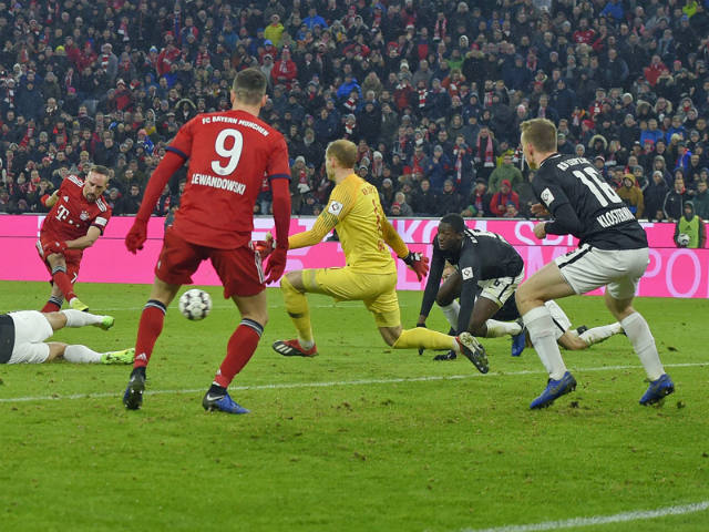 Bayern Munich - Leipzig: Kịch chiến 2 thẻ đỏ phút bù giờ