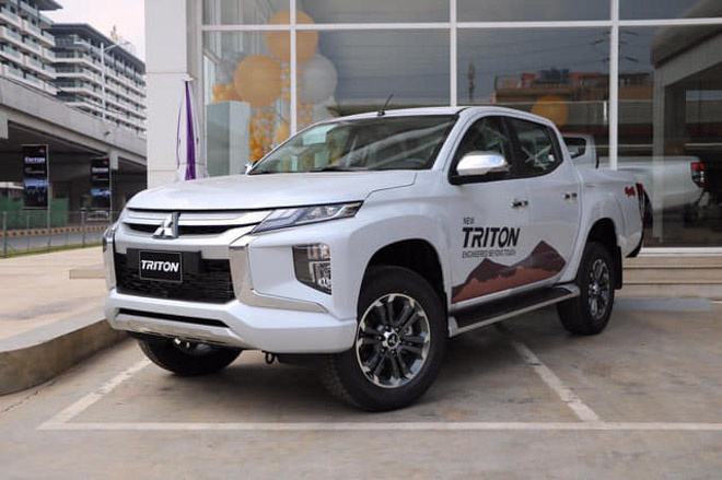 Ảnh thực tế Mitsubishi Triton 2019 tại đại lý, giá tạm tính từ 730 triệu đồng - 1