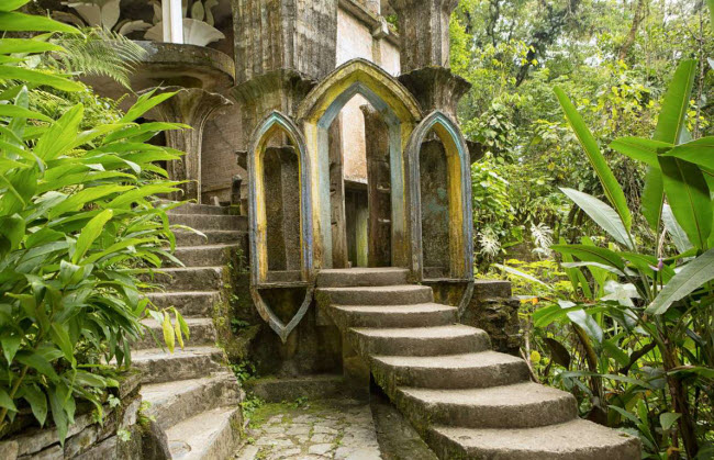 Vườn Las Pozas – Xilitla, Mexico: Được thiết kế bởi nhà văn Anh quốc Edward James, Las Pozas có cấu trúc siêu thực khác với những các công trình tương tự trên thế giới. Tới đây, du khách có cảm giác như họ đã di chuyển giữa thế giới thực và ảo.