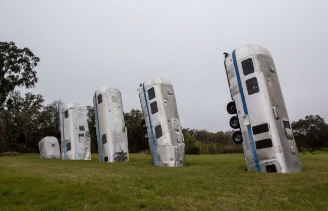 Airstream Ranch – Dover, bang Florida, Mỹ: Tác phẩm nghệ thuật sắp đặt này là địa điểm chụp ảnh “tự sướng” ưa thích của nhiều du khách.