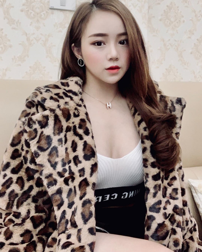 Trước khi nổi tiếng trên mạng với biệt danh &#34;hot girl ngủ gật&#34;, Thủy Tiên từng lọt Top 12 chương trình VietNam Idol 2016.