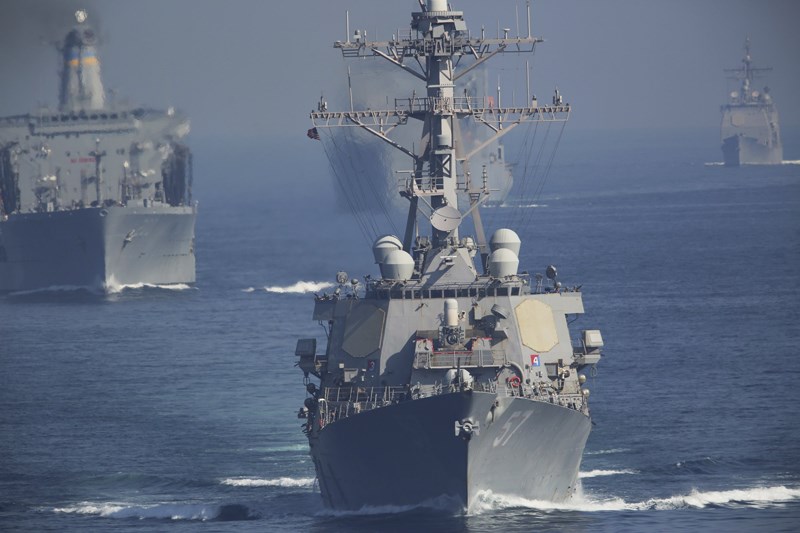 30 tàu Iran phóng rocket về phía tàu sân bay Mỹ ở vịnh Ba Tư - 1