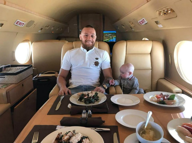 McGregor có 2.200 tỷ đồng: Siêu giàu nhưng vẫn dùng &#34;đồ chùa&#34; - 2