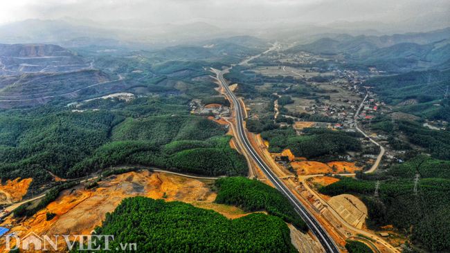 Toàn cảnh cao tốc 12.000 tỷ đồng tại Quảng Ninh trước ngày thông xe - 1