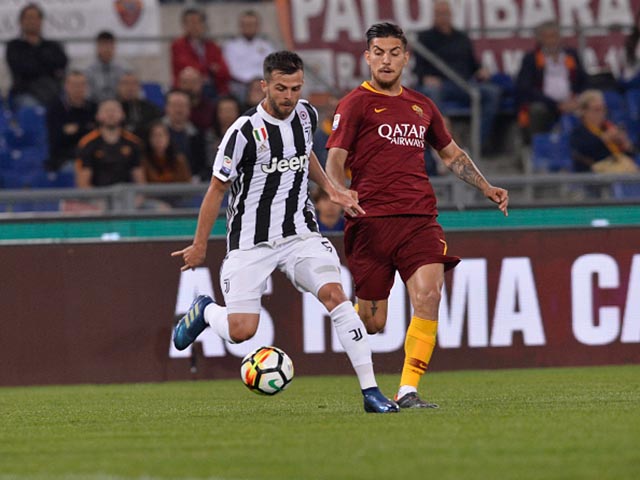 Juventus - AS Roma: Ronaldo ”ẩn mình”, chuyên gia không chiến chói sáng