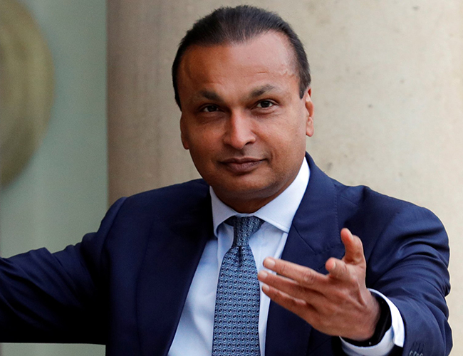 Anil Ambani, 59 tuổi, chủ tịch của Reliance Group sở hữu 1,5 tỷ USD - ít hơn 40 tỷ USD so với người anh trai của mình. Bloomberg cho biết các doanh nghiệp của ông đã phải chịu &#34;những thách thức về pháp lý và thanh khoản” trong năm 2018. Truyền thông Ấn Độ đưa tin rằng Anil sẽ rời khỏi ngành kinh doanh viễn thông và chuyển sang bất động sản