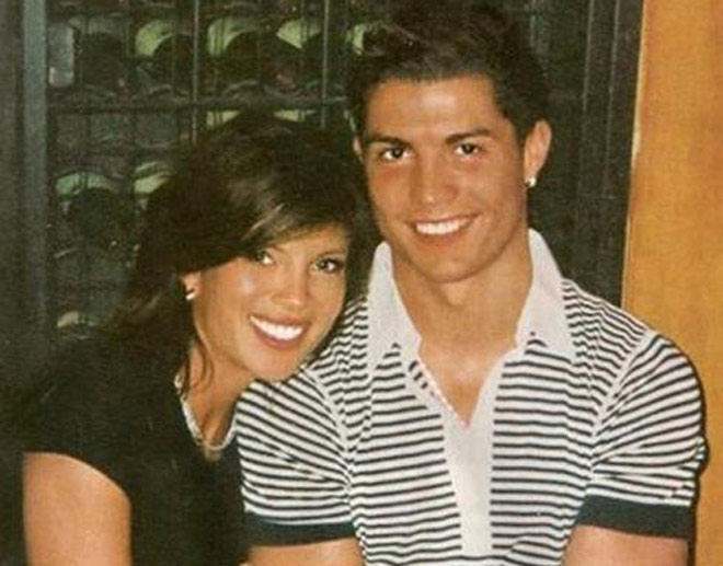 Nữ phóng viên thể thao siêu gợi cảm: &#34;Qua tay&#34; Ronaldo chớp nhoáng - 1