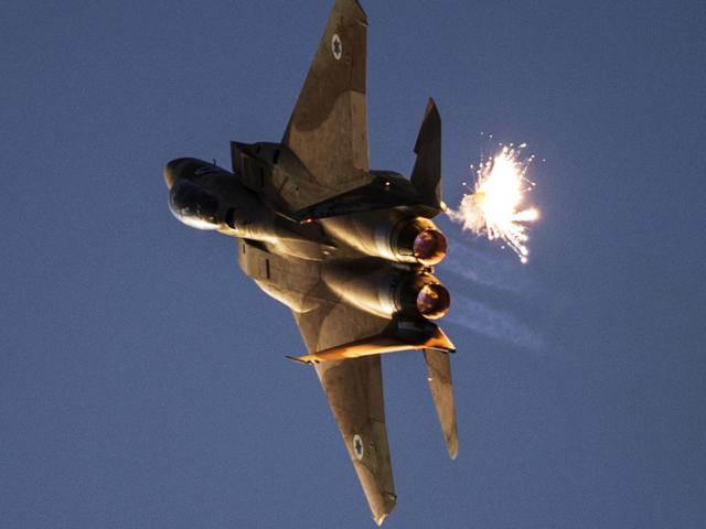 Bị máy bay Israel dội mưa tên lửa, Syria khai hỏa tên lửa phòng không