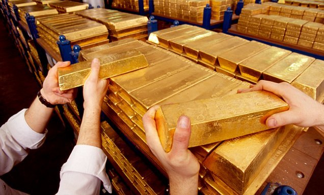Giá vàng hôm nay 26/12: Tiền vẫn ồ ạt, vàng ở mức cao nhất kể từ tháng 6 - 1