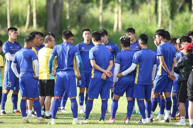 ĐT Việt Nam sang Qatar chờ đấu Asian Cup: Khí thế dâng cao - 7