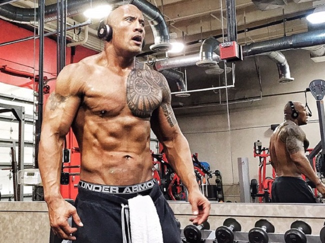 “The Rock” Dwayne Johnson nổi tiếng sở hữu thân hình đồ sộ như trái núi, từng được tạp chí People bình chọn là người đàn ông sexy nhất thế giới.&nbsp;