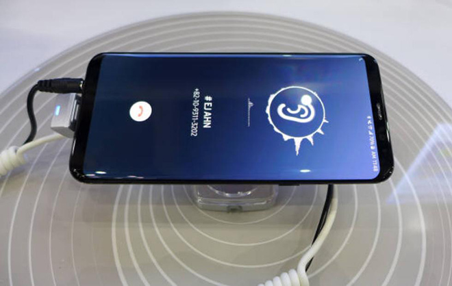 Samsung sắp trình diễn công nghệ “tận diệt” viền và notch, iPhone XS Max đợi đấy! - 1