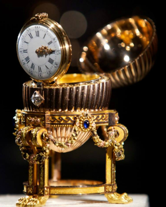 Đây là một trong tám quả trứng đồng hồ Faberge bị thất lạc trong bộ sưu tập 50 quả trứng Hoàng gia được làm riêng cho Hoàng tộc Nga.