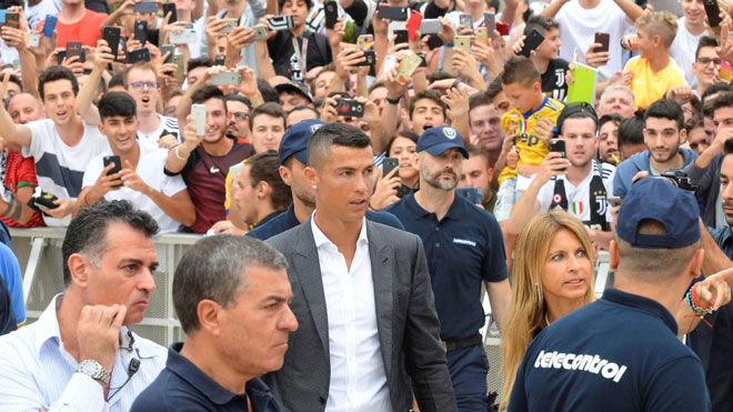 &#34;Bom tấn&#34; sốc nhất chuyển nhượng 2018: Thế giới choáng váng vì Ronaldo - 3