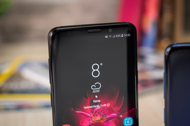 Smartphone tầm trung của Samsung sẽ có màn hình LCD cong cạnh - 1