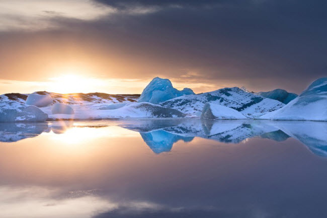 Jökulsárlón, Iceland: Hồ Jökulsárlón đóng băng vào mùa đông được coi là một kỳ quan thiên nhiên của Iceland.