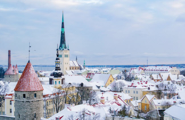 Tallinn, Estonia: Thành phố là một trong những trung tâm lịch sử được bảo tồn tốt nhất ở châu Âu, với nhiều nhà thờ và công trình thời trung cổ được UNESCO bảo vệ.