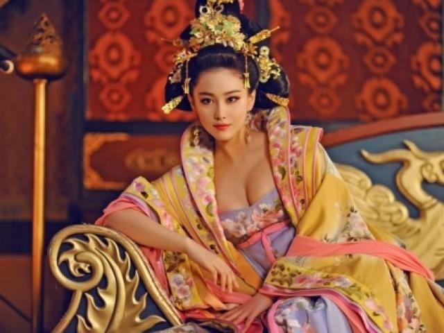 Hoàng hậu TQ xuất thân từ kỹ nữ, ngang nhiên tuyển trai đẹp để ngoại tình