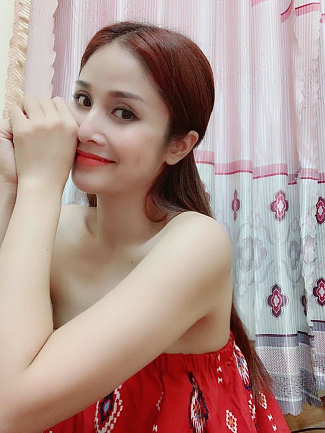 Thảo Trang mua xe nhưng người trả góp hàng tháng là &#34;má Hoàng&#34; &#40;tên gọi thân thiết của diễn viên Hoàng Mập&#41;. &#34;Má góp tiền xong, tháng nào tôi có thì gửi lại, không có thì thiếu. Bởi thế thời gian đó, ai cũng đồn tôi cặp với Hoàng Mập&#34;, nữ diễn viên chia sẻ.