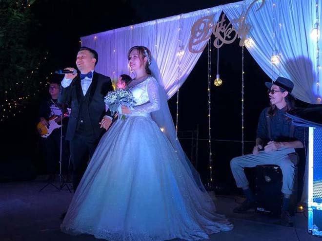 24h HOT: Đinh Tiến Đạt bí mật làm đám cưới với cô dâu kém 10 tuổi ở quê - 1