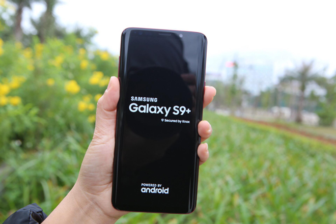 HOT: Trên tay Galaxy S9+ màu Vang đỏ mừng năm mới 2019 - 1