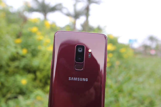 HOT: Trên tay Galaxy S9+ màu Vang đỏ mừng năm mới 2019 - 4