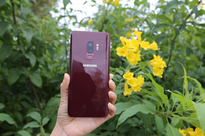 HOT: Trên tay Galaxy S9+ màu Vang đỏ mừng năm mới 2019 - 2