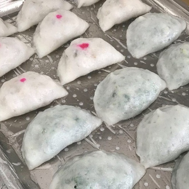 Bánh kueh là bánh truyền thống của Singapore làm từ bột gạo hoặc bột nếp.&nbsp;