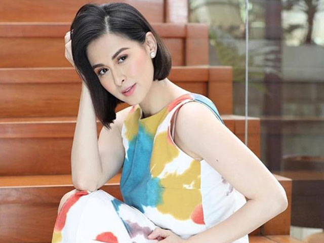 "Người đàn bà đẹp nhất Philippines" trẻ trung hơn khi cắt tóc ngắn