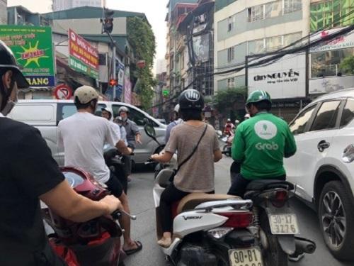 Chạy Grab đang là công việc làm thêm được nhiều bạn sinh viên lựa chọn.