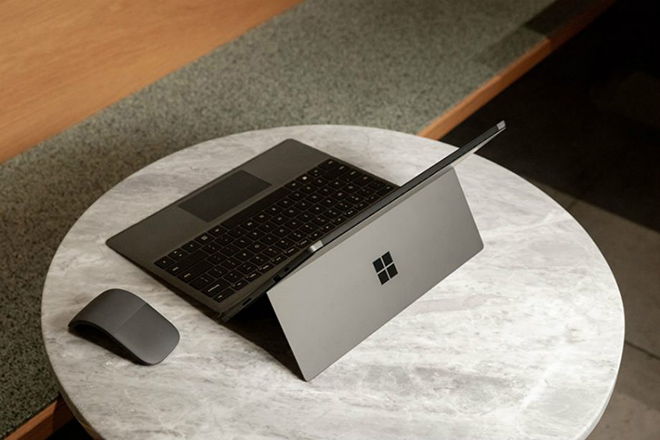 Surface Pro 7 rất tiện lợi cho giới văn phòng.