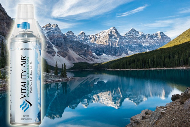 Không khí sạch trong chai được lấy từ dãy núi Rocky, công viên quốc gia Banff, Canada, với giá 15 USD (~348.000 đồng/chai).