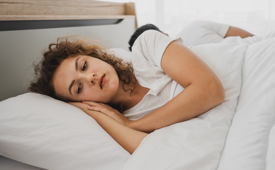 Thiếu ngủ, mất ngủ có thể gây hại lên sức khỏe tổng thể và tuổi thọ nhiều hơn bạn tưởng - ảnh minh họa từ internet