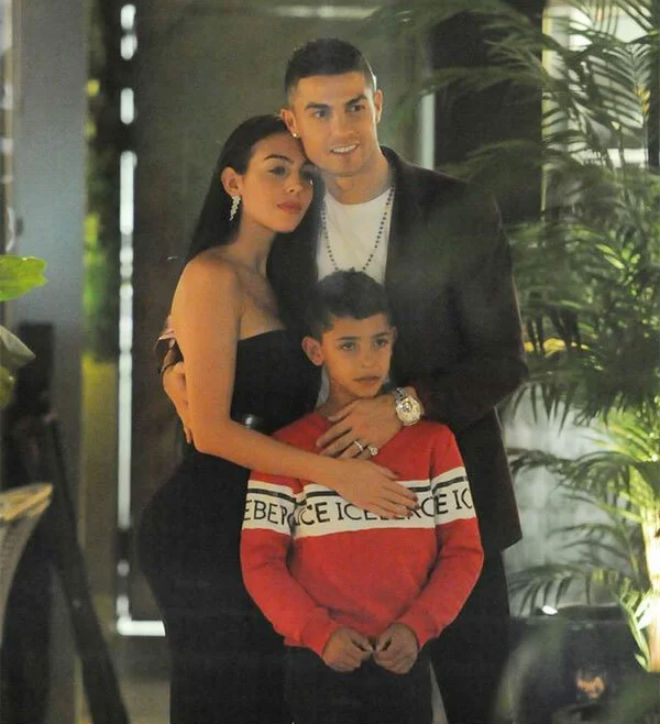 Georgina Rodriguez được cho là đã đính hôn với Ronaldo nhưng họ vẫn chưa làm đám cưới