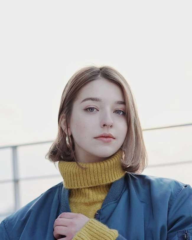 Một trong số các trường hợp là Angelina Danilova, sinh năm 1996 ở Saint Petersburg, Nga, hiện sinh sống tại Seoul, Hàn Quốc. Vẻ ngoài của cô gây sốt khắp châu Á.