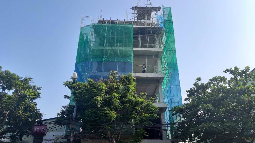 Công trình cao tầng trên đường Nguyễn Văn Thoại rơi thép đâm xuyên người công nhân