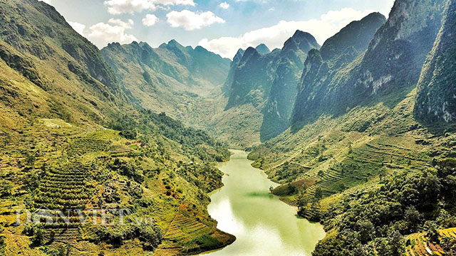 Cảnh thiên nhiên hùng vĩ nơi hẻm vực sông Nho Quế. Ảnh: Nguyễn Quý.
