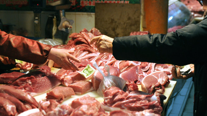 Trung Quốc liên tục phải đấu giá thịt lợn từ kho dự trữ do khan hiếm nguồn cung (Nguồn: CNBC)