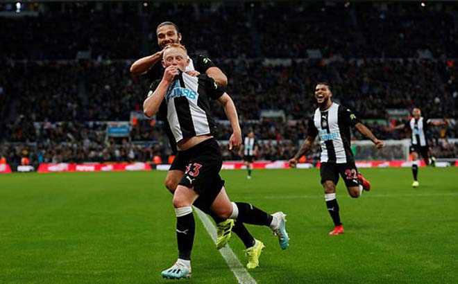 Matthew Longstaff ghi bàn ngay trong trận đầu tiên khoác áo Newcastle