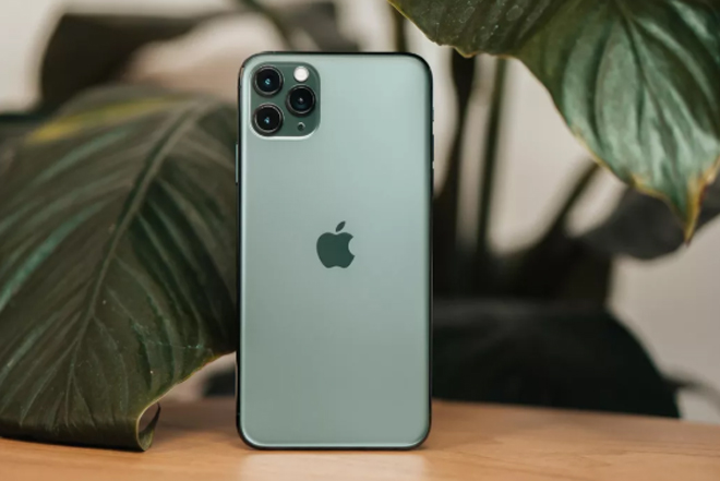 iPhone 11 Pro với camera 3 ống kính.