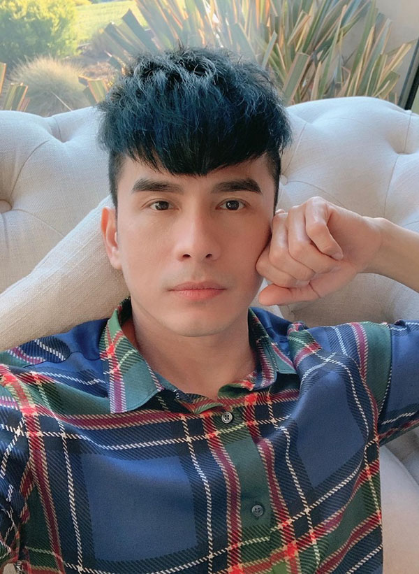 Dù nhiều lần bị "ném đá" nhưng Đan Trường vẫn thường xuyên để kiểu tóc này.
