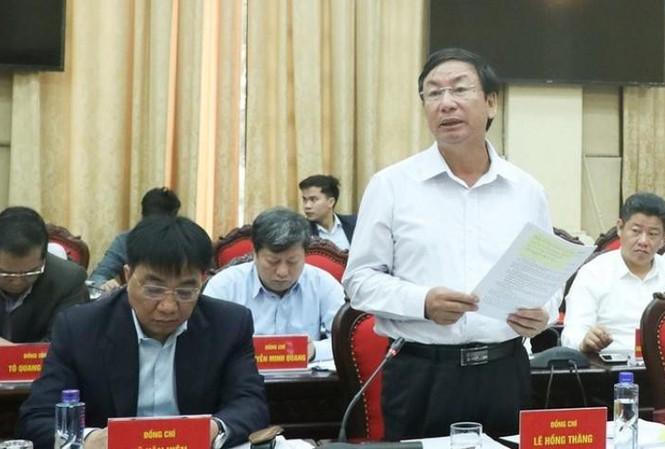 Ông Lê Hồng Thăng - Giám đốc Sở Công thương Hà Nội (mặc áo trắng)&nbsp;