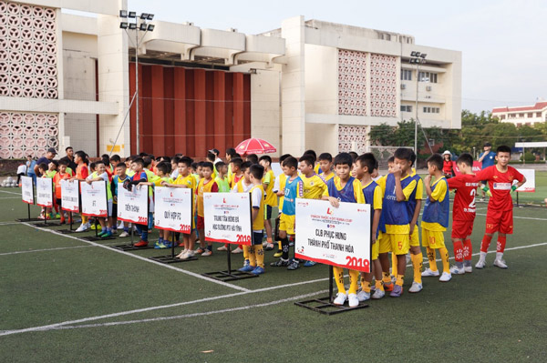 Các trận đấu tại vòng loại Vinh của Giải bóng đá Thách thức Lotteria Cup 2019 đã diễn ra hết sức sôi nổi trên sân bóng số 6 Lê Mao, thành phố Vinh.