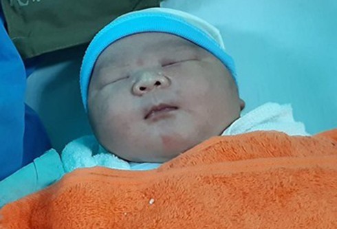 &nbsp;Bé trai nặng 5,1kg vừa chào đời tại Bệnh viện Vĩnh Đức