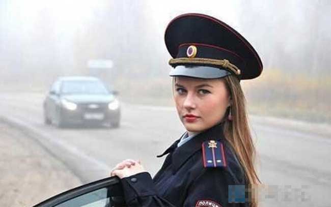 Trong các top bình chọn phụ nữ mặc quân phục đẹp nhất thế giới, luôn có tên của các cô gái phục vụ trong lực lượng vũ trang Nga.