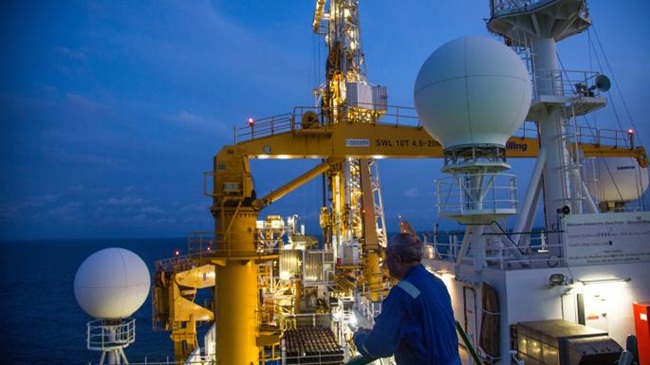 Trước đó, ExxonMobil - tập đoàn của Mỹ khai thác dầu ở nước này đã thông báo phát hiện lượng dầu mỏ tương đương 5,5 tỷ thùng dầu ở ngoài khơi Guyana.
