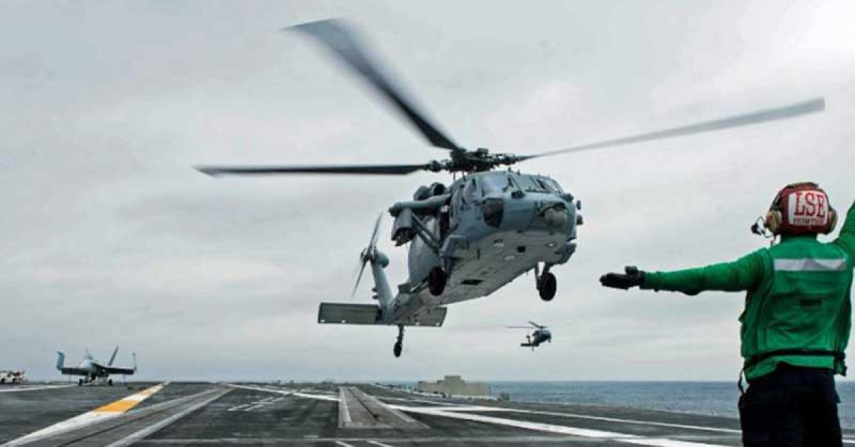 Trực thăng đa nhiệm MH-60S Sea Hawk hạ cánh trên tàu sân bay USS Ronald Reagan. Ảnh: US NAVY
