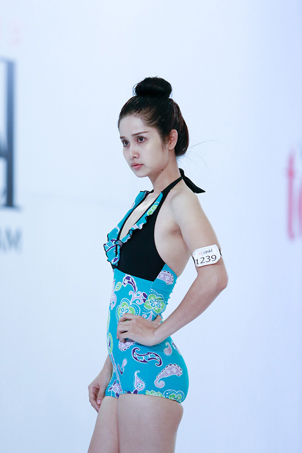 Vợ cũ Phan Thanh Bình: Xưa vòng 1 mỏng, nay ngực nâng để ra chất lẳng lơ trong phim - hình ảnh 3