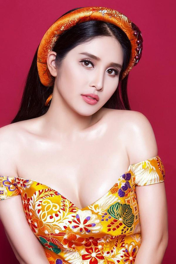 Vợ cũ Phan Thanh Bình: Xưa vòng 1 mỏng, nay ngực nâng để ra chất lẳng lơ trong phim - hình ảnh 6