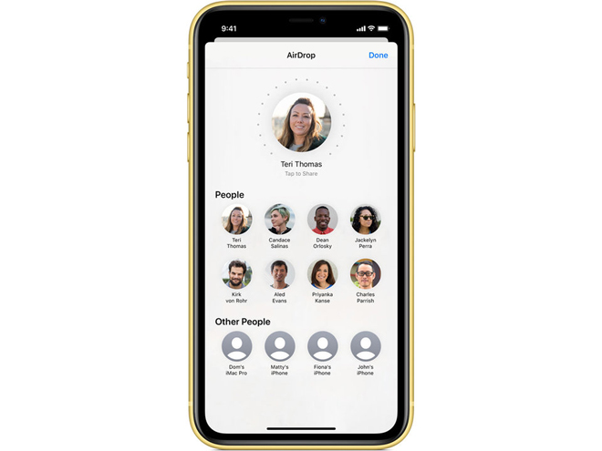 iPhone 11 cũng được tích hợp chip U1 mới, hỗ trợ chuyển tập tin AirDrop trực tiếp.